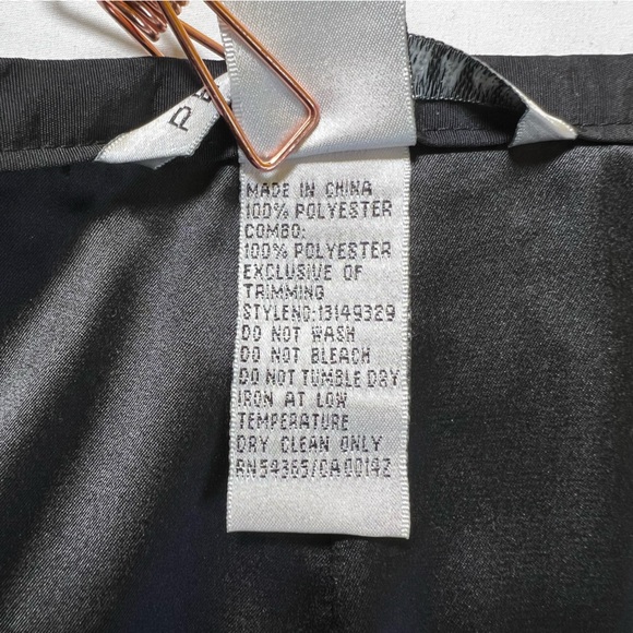 Peter Nygard Black Lace Overlay Embroidered Applique Satin Skirt Size 10 EUC - Picture 12 of 14